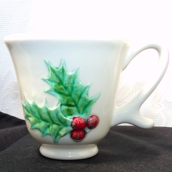 1960's Christmas Coffee Tea Cup Mug Holly Berries, Vintage Hand Painted . - Picture 2 of 15